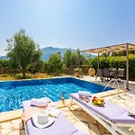 Pinelopi Villa